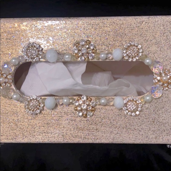 Gorgeous Tissue Box - Picture 3 of 3